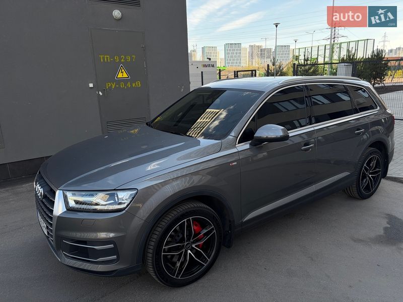 Внедорожник / Кроссовер Audi Q7 2016 в Киеве