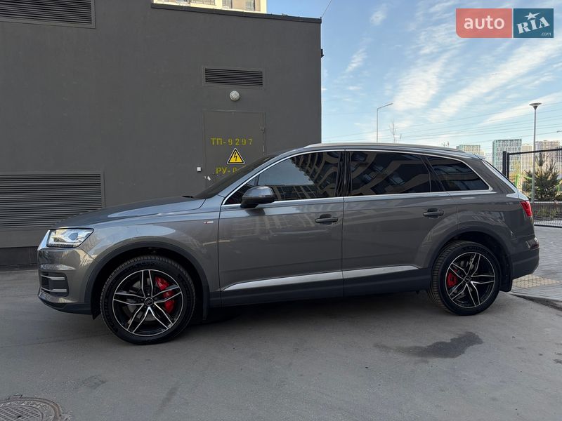 Внедорожник / Кроссовер Audi Q7 2016 в Киеве