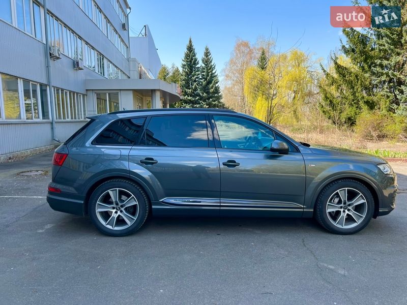 Внедорожник / Кроссовер Audi Q7 2016 в Умани
