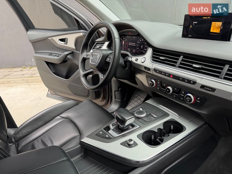 Позашляховик / Кросовер Audi Q7 2017 в Києві