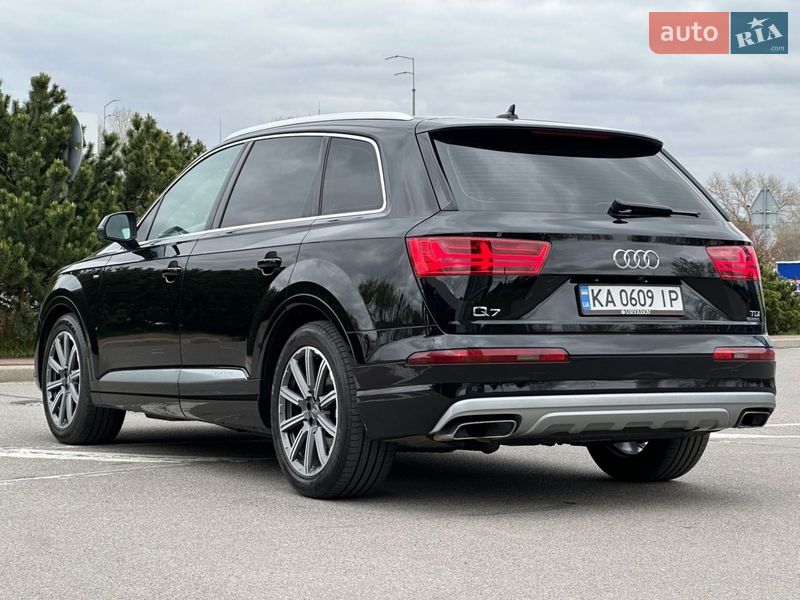 Позашляховик / Кросовер Audi Q7 2017 в Києві