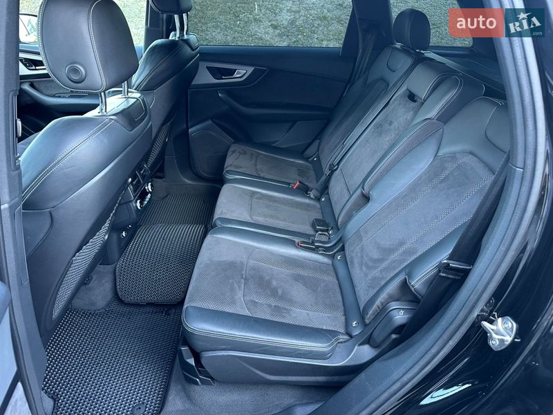 Позашляховик / Кросовер Audi Q7 2017 в Києві