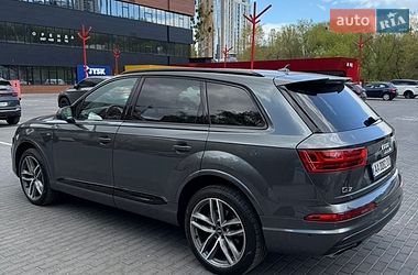 Позашляховик / Кросовер Audi Q7 2017 в Києві