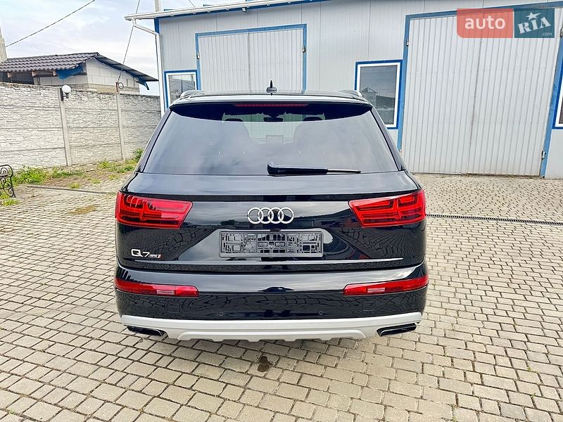 Позашляховик / Кросовер Audi Q7 2018 в Нововолинську