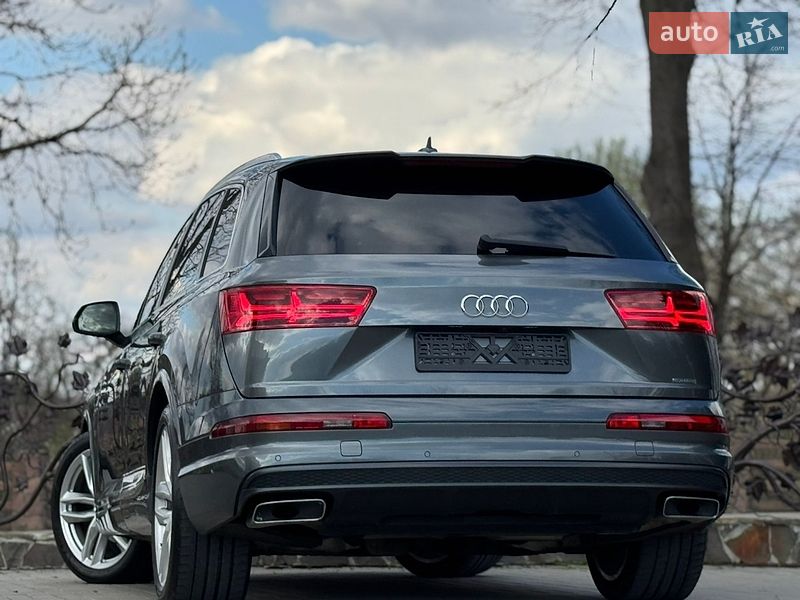 Внедорожник / Кроссовер Audi Q7 2017 в Дрогобыче