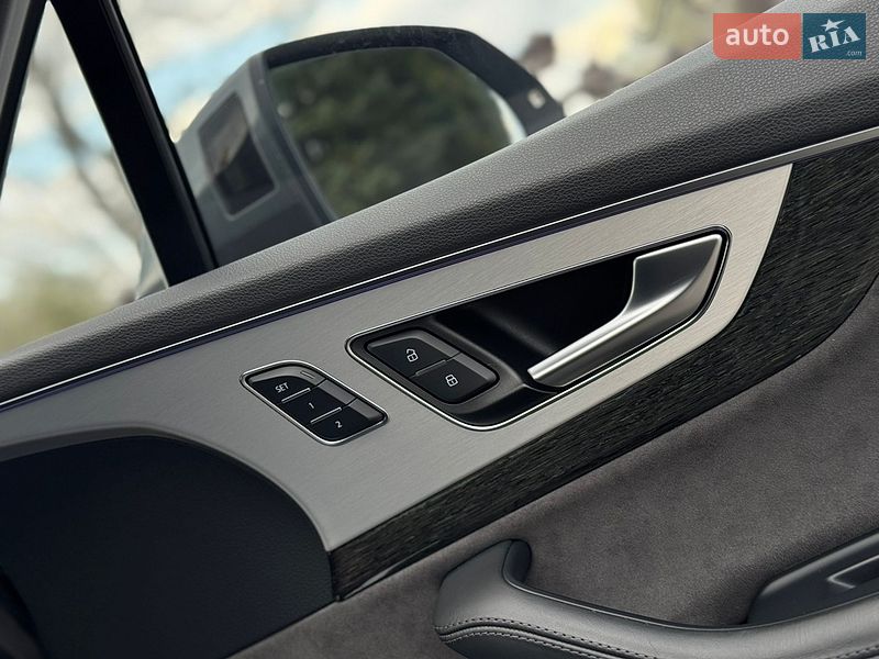 Внедорожник / Кроссовер Audi Q7 2017 в Дрогобыче