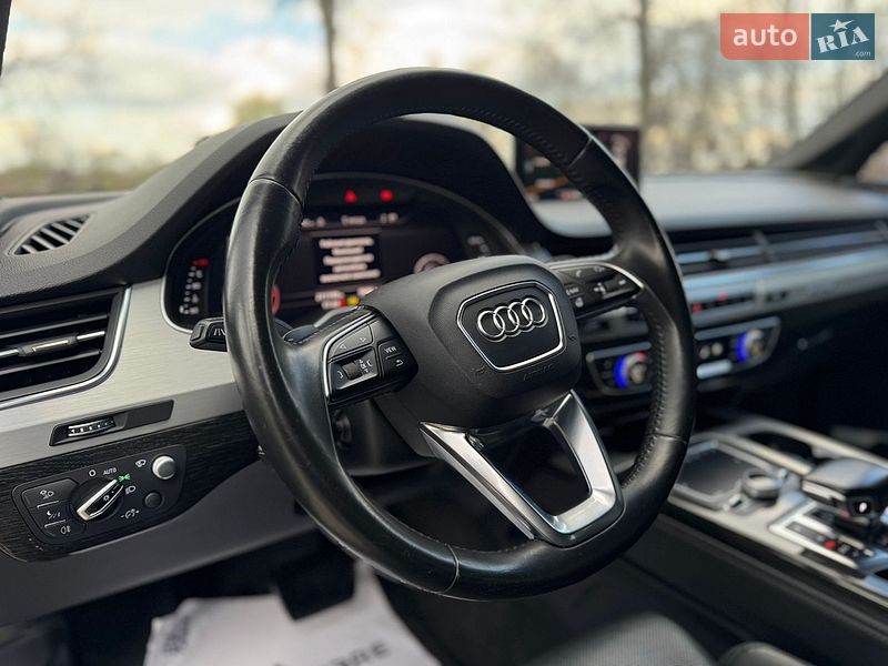 Внедорожник / Кроссовер Audi Q7 2017 в Дрогобыче