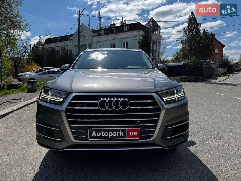 Позашляховик / Кросовер Audi Q7 2016 в Києві