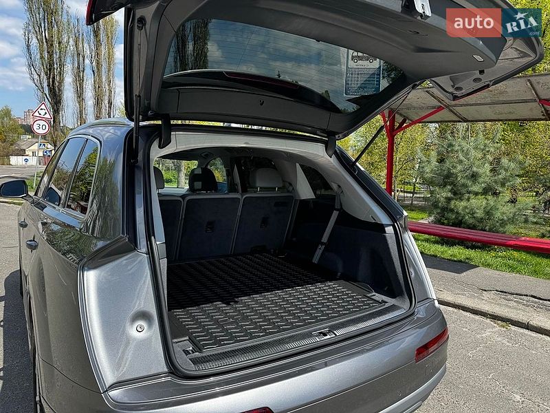 Позашляховик / Кросовер Audi Q7 2016 в Києві