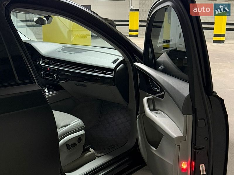 Позашляховик / Кросовер Audi Q7 2016 в Дніпрі