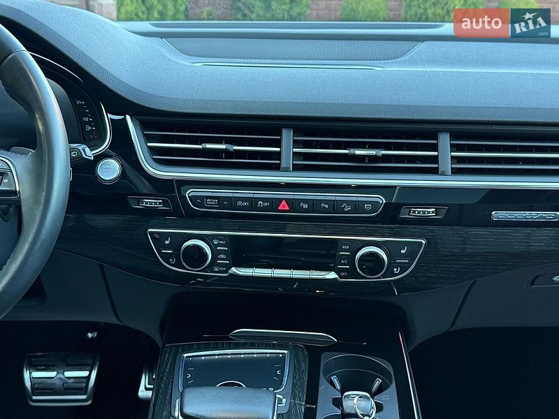 Позашляховик / Кросовер Audi Q7 2018 в Рівному