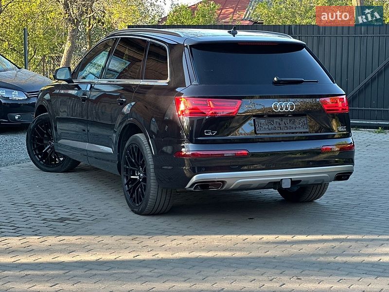 Внедорожник / Кроссовер Audi Q7 2017 в Сарнах