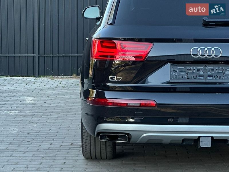 Внедорожник / Кроссовер Audi Q7 2017 в Сарнах