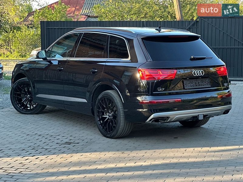 Внедорожник / Кроссовер Audi Q7 2017 в Сарнах