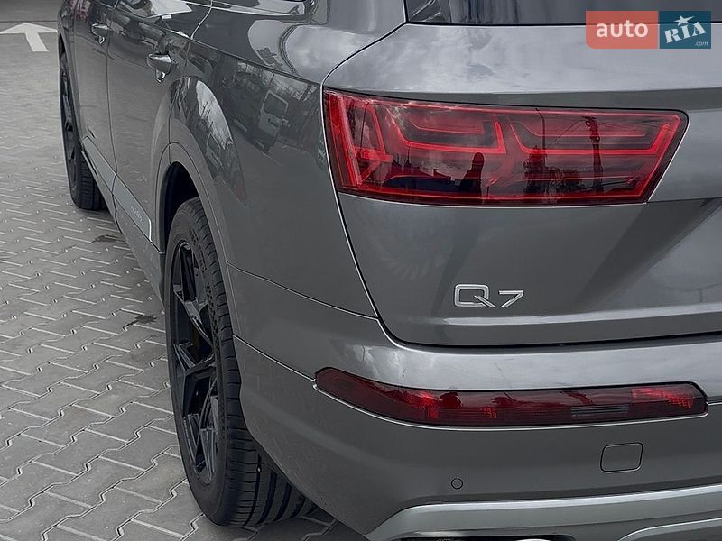 Внедорожник / Кроссовер Audi Q7 2017 в Черновцах