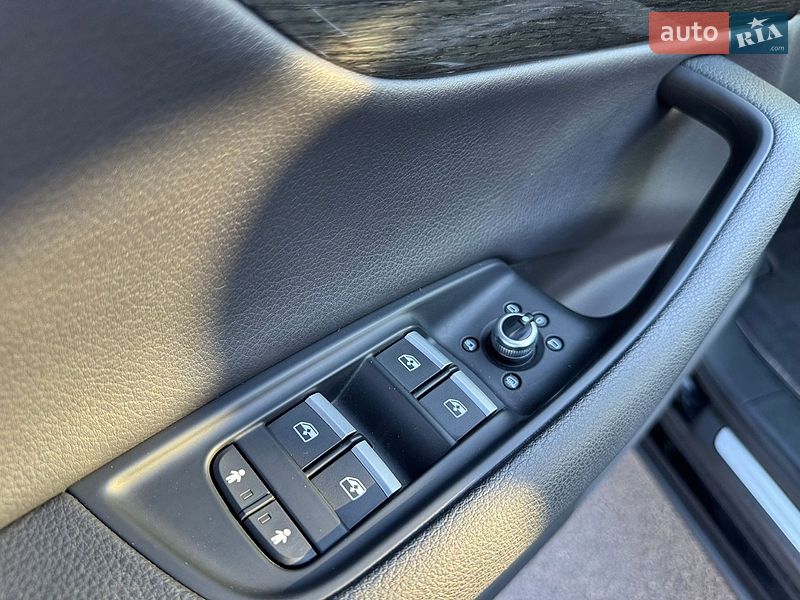 Внедорожник / Кроссовер Audi Q7 2017 в Ровно
