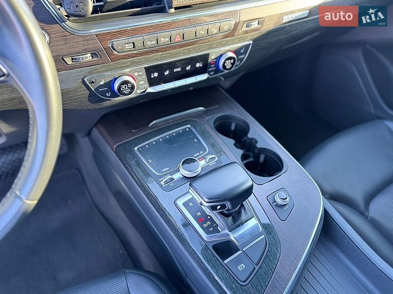 Внедорожник / Кроссовер Audi Q7 2017 в Ровно