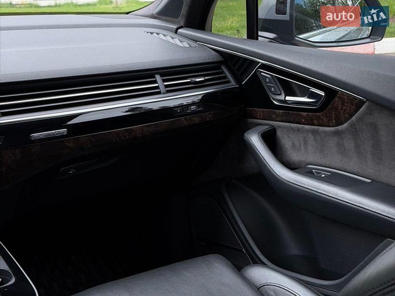 Внедорожник / Кроссовер Audi Q7 2017 в Харькове