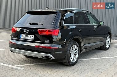 Внедорожник / Кроссовер Audi Q7 2016 в Дубно