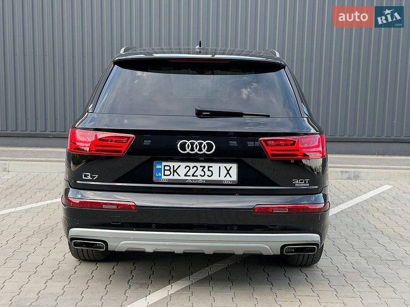 Внедорожник / Кроссовер Audi Q7 2016 в Дубно