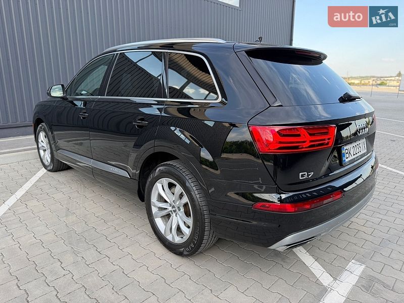 Внедорожник / Кроссовер Audi Q7 2016 в Дубно
