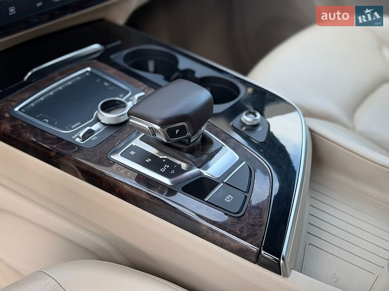 Внедорожник / Кроссовер Audi Q7 2016 в Дубно