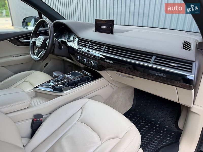 Внедорожник / Кроссовер Audi Q7 2016 в Дубно