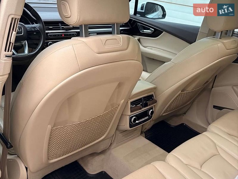 Позашляховик / Кросовер Audi Q7 2017 в Львові