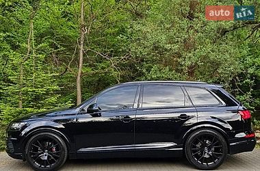 Внедорожник / Кроссовер Audi Q7 2015 в Сваляве