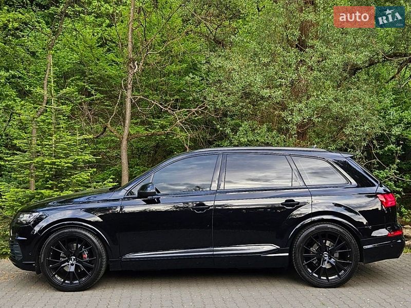 Внедорожник / Кроссовер Audi Q7 2015 в Сваляве