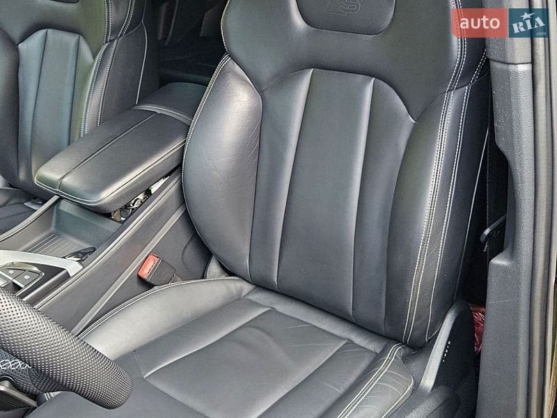 Внедорожник / Кроссовер Audi Q7 2015 в Сваляве