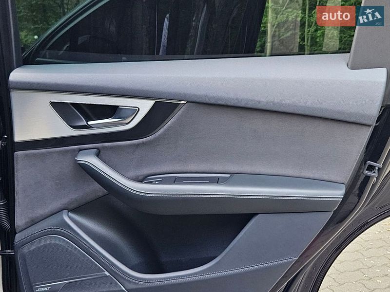 Внедорожник / Кроссовер Audi Q7 2015 в Сваляве