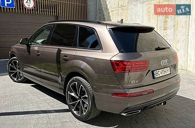 Внедорожник / Кроссовер Audi Q7 2017 в Львове