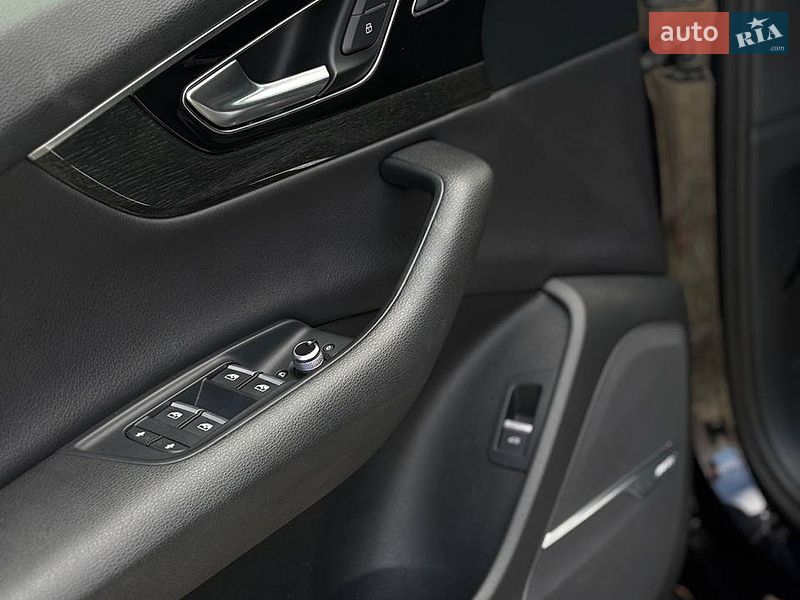 Внедорожник / Кроссовер Audi Q7 2017 в Стрые