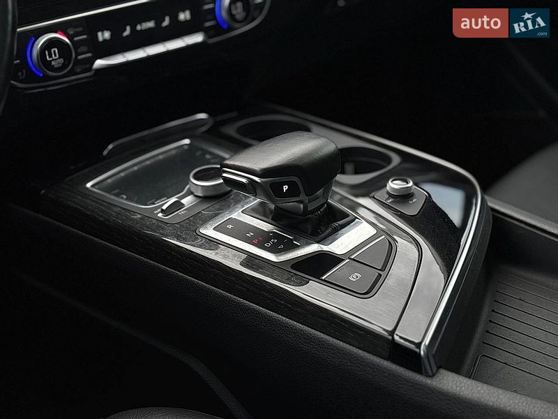 Внедорожник / Кроссовер Audi Q7 2017 в Стрые