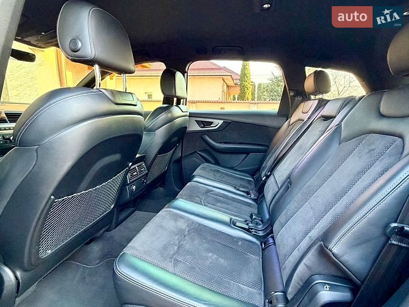 Позашляховик / Кросовер Audi Q7 2017 в Виноградові