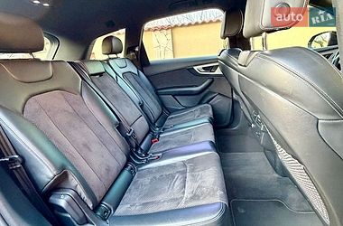 Позашляховик / Кросовер Audi Q7 2017 в Виноградові