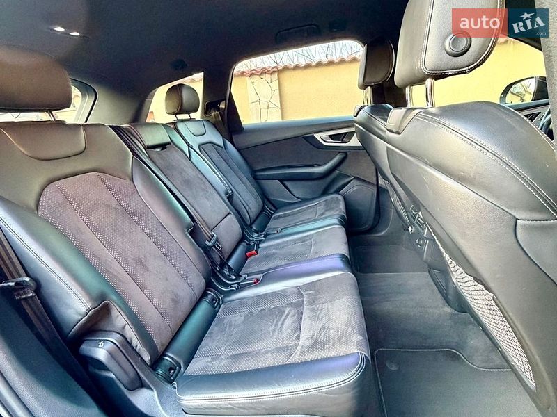 Позашляховик / Кросовер Audi Q7 2017 в Виноградові