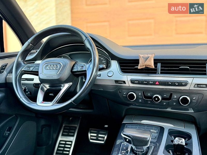 Позашляховик / Кросовер Audi Q7 2017 в Виноградові