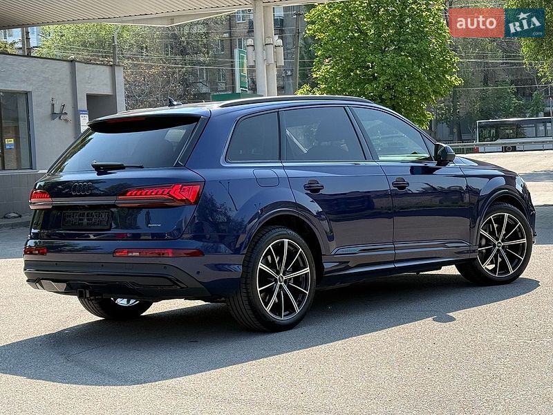 Позашляховик / Кросовер Audi Q7 2020 в Дніпрі
