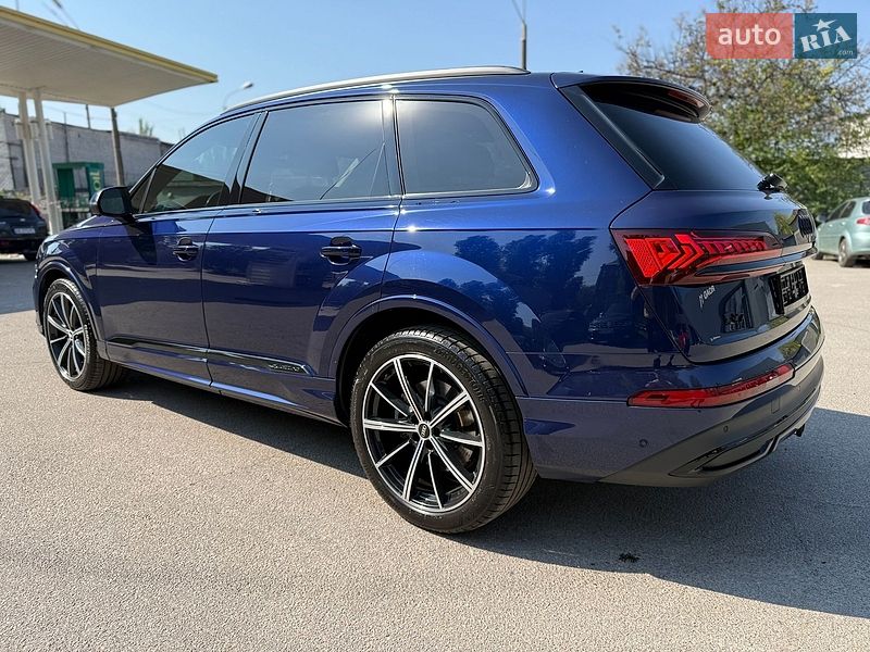 Позашляховик / Кросовер Audi Q7 2020 в Дніпрі