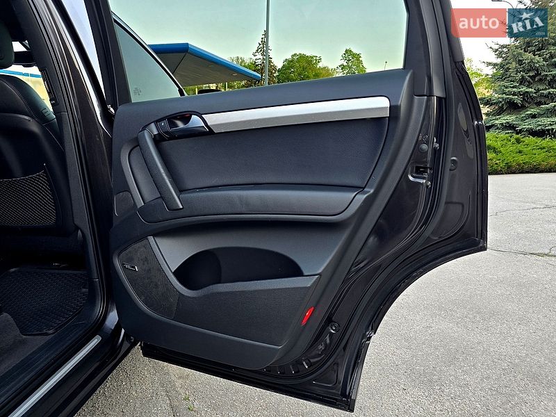 Внедорожник / Кроссовер Audi Q7 2015 в Полтаве