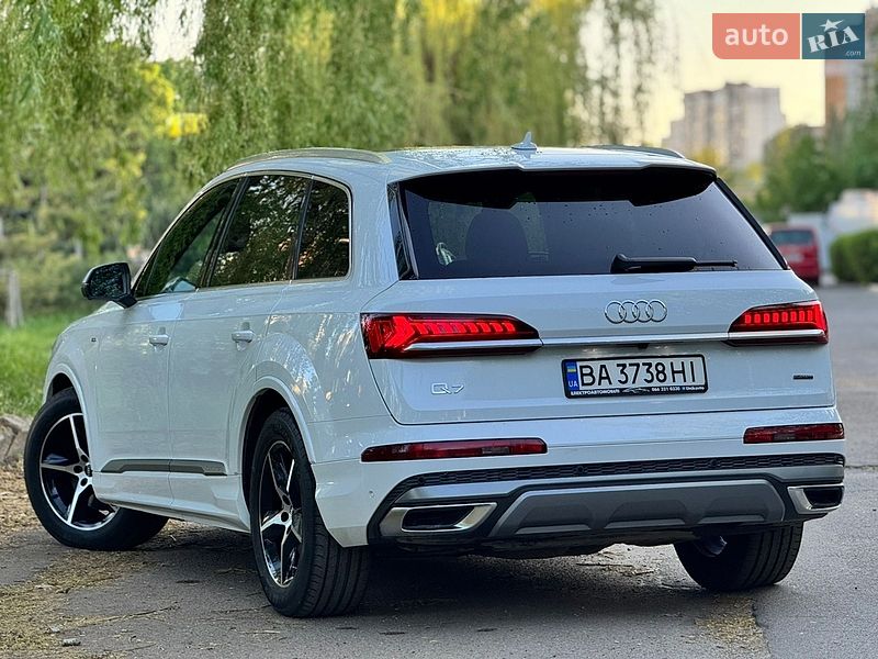 Внедорожник / Кроссовер Audi Q7 2021 в Киеве