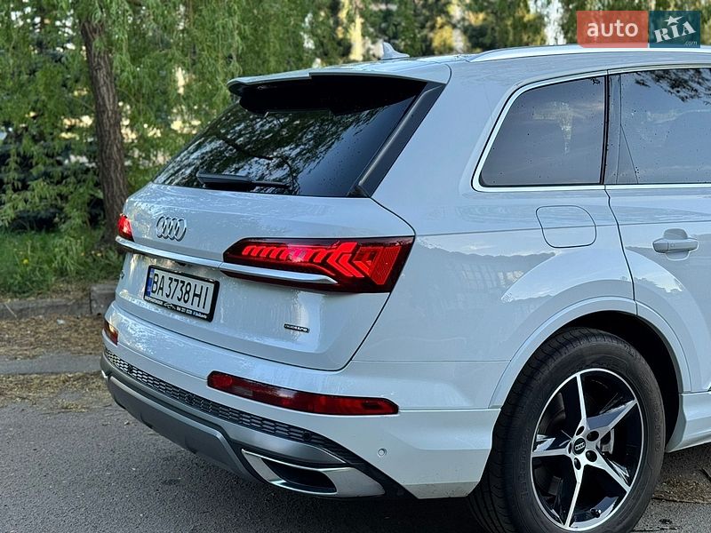 Внедорожник / Кроссовер Audi Q7 2021 в Киеве
