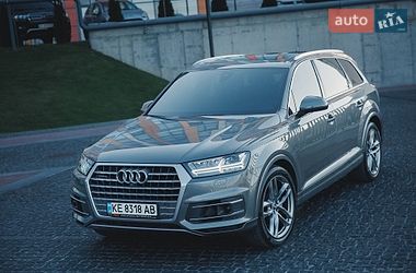 Позашляховик / Кросовер Audi Q7 2017 в Дніпрі