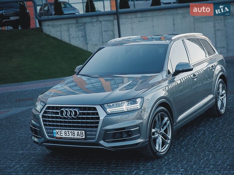 Позашляховик / Кросовер Audi Q7 2017 в Дніпрі