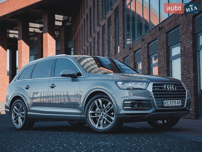 Позашляховик / Кросовер Audi Q7 2017 в Дніпрі