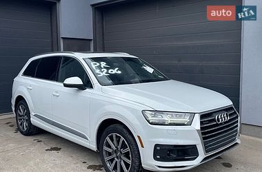 Внедорожник / Кроссовер Audi Q7 2017 в Новояворовске