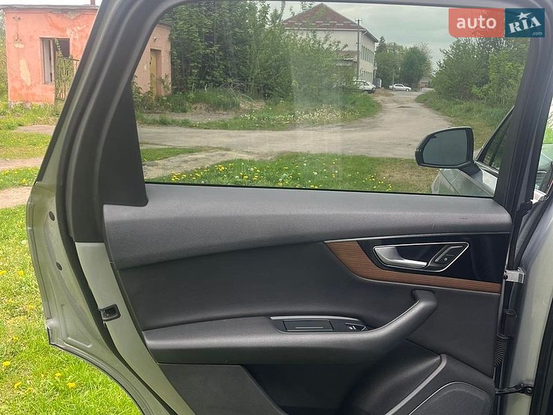 Внедорожник / Кроссовер Audi Q7 2017 в Городке
