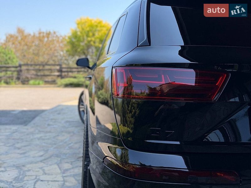 Позашляховик / Кросовер Audi Q7 2019 в Дніпрі